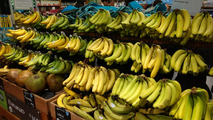 ホールフーズで売られているバナナ