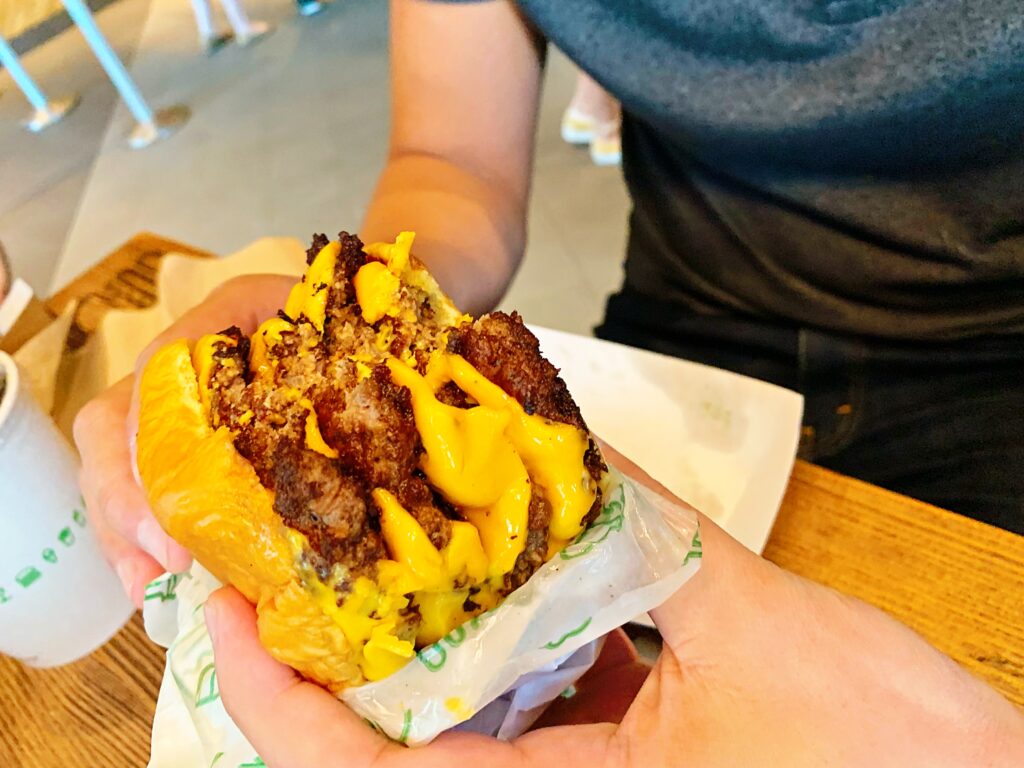 クアッドチーズバーガーの食べ応え