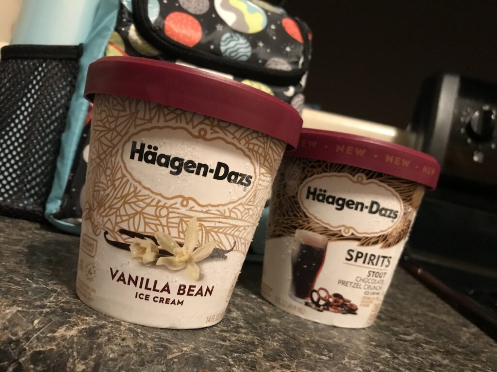 ジョージア州オーガスタのキャンパスで食べるハーゲンダッツ