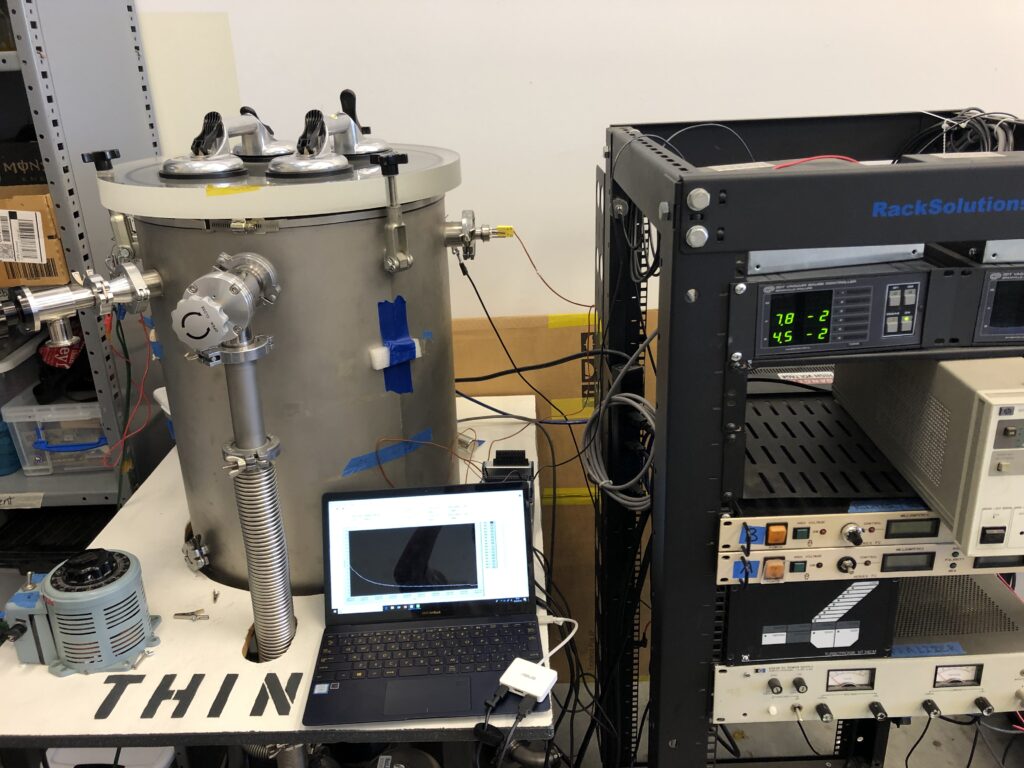 カリフォルニア州立工科大学の研究室での様子