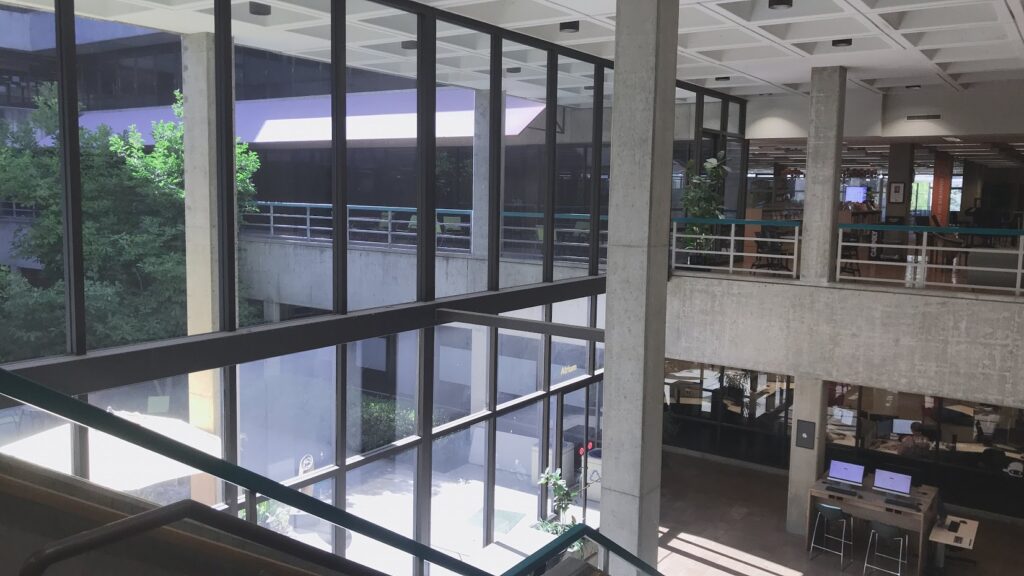 カリフォルニア州立工科大学の図書館