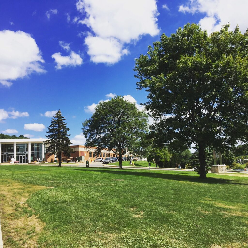 スリッパリーロック大学の風景