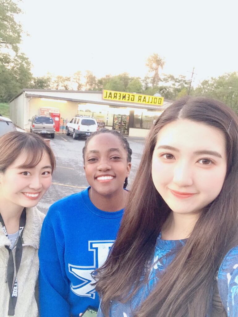 リンジーウィルソン大学に留学する澤田さんと友達