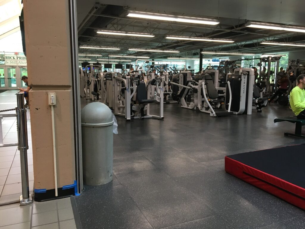 スリッパリーロック大学の様子