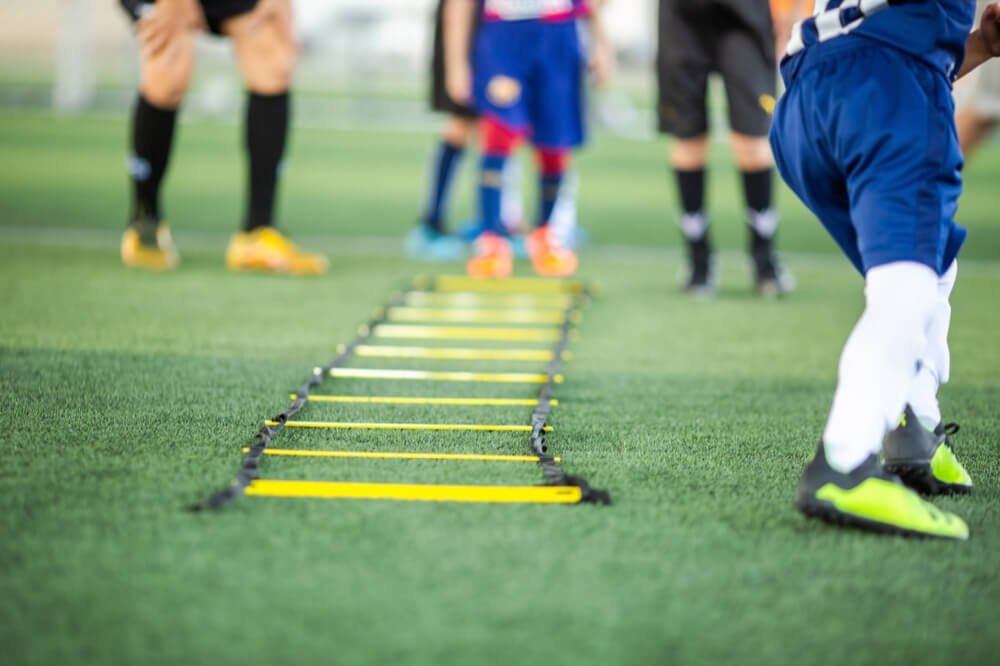 ラダーを使ったサッカーのトレーニング